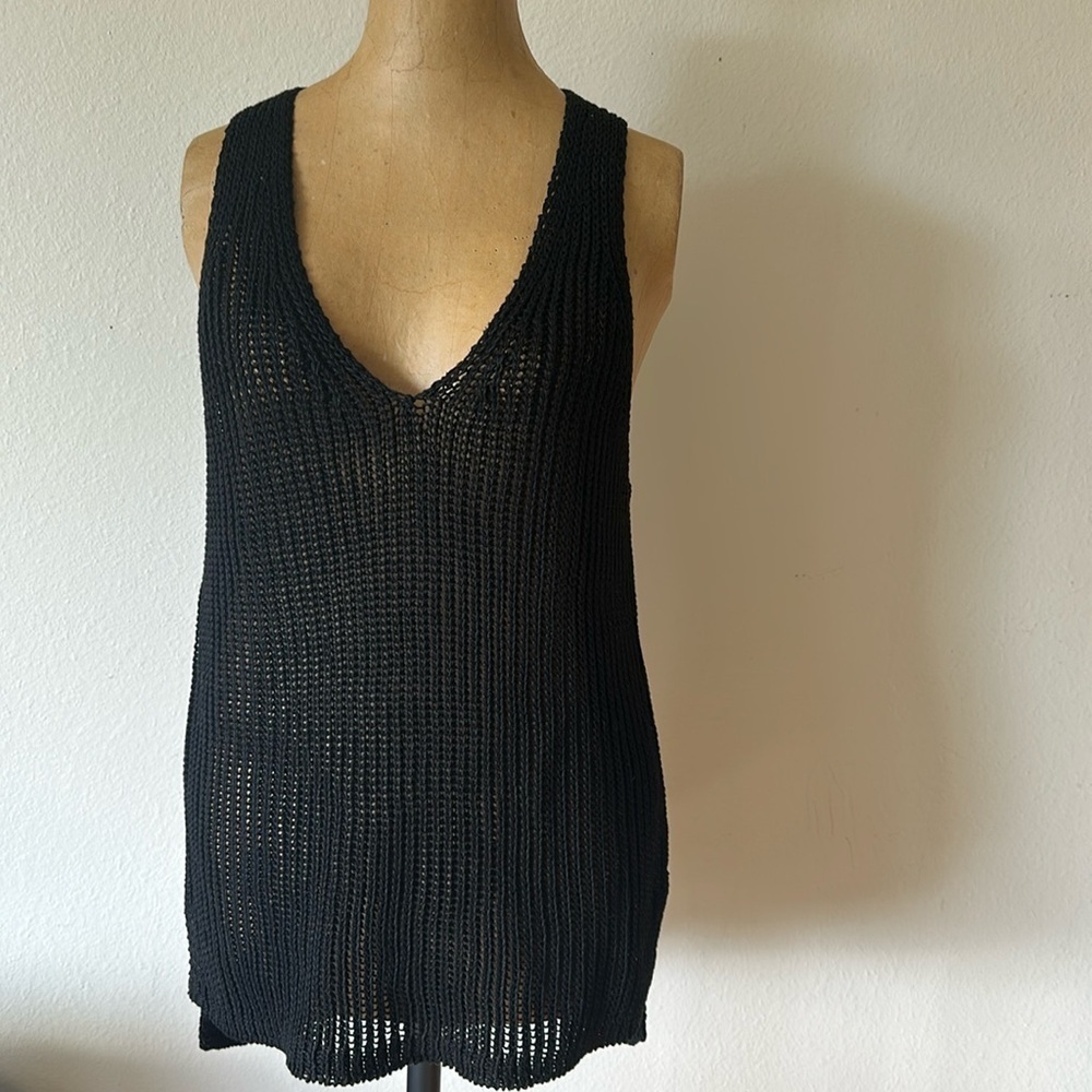 360 Sweater knit tank top black Italian yarn great pre owned owned conditionn